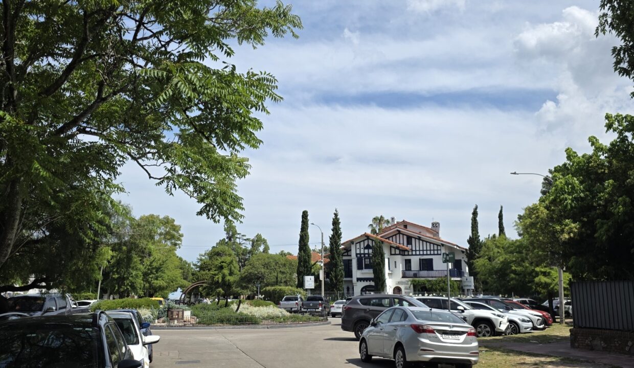 20251127_145630_resized